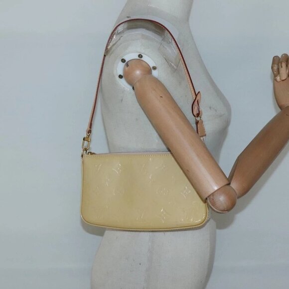 LOUIS VUITTON Vernis Pochette Accessoires Rose Angelique M90072 LV Auth 135464 - Picture 14 of 16